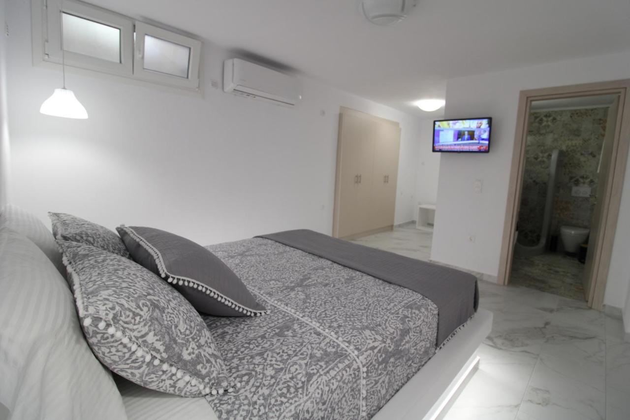 Plaka Philoxenia Apartments Bagian luar foto
