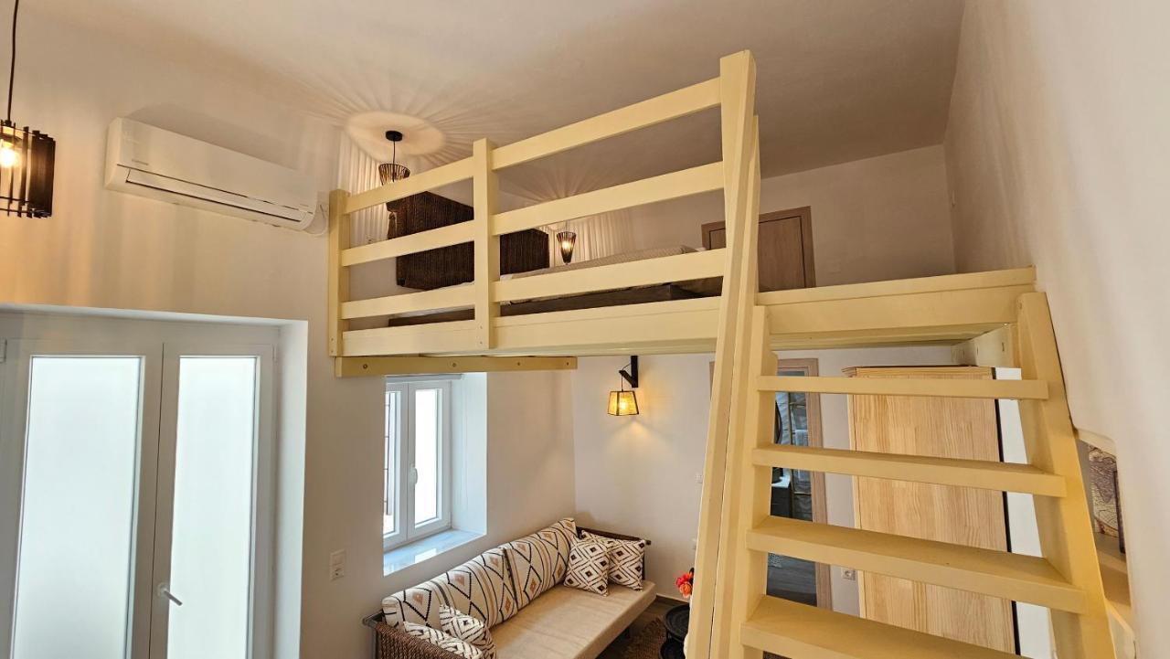 Plaka Philoxenia Apartments Bagian luar foto