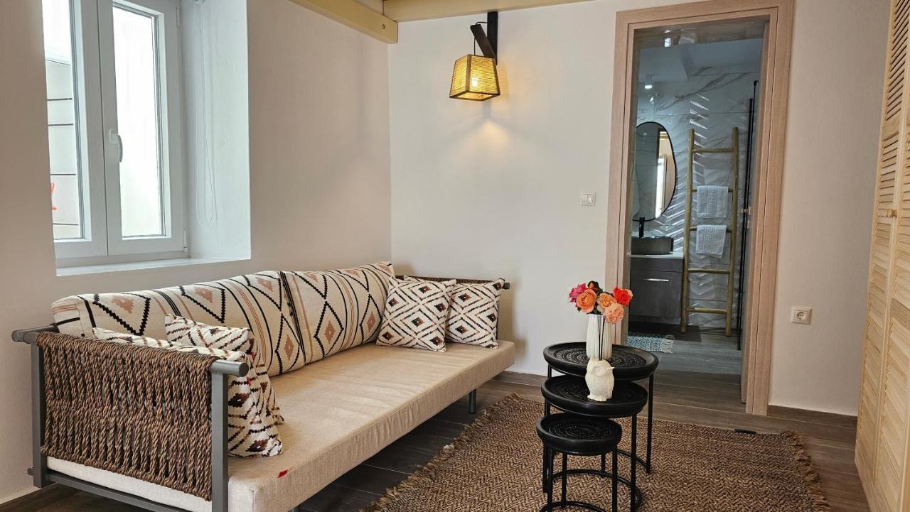 Plaka Philoxenia Apartments Bagian luar foto